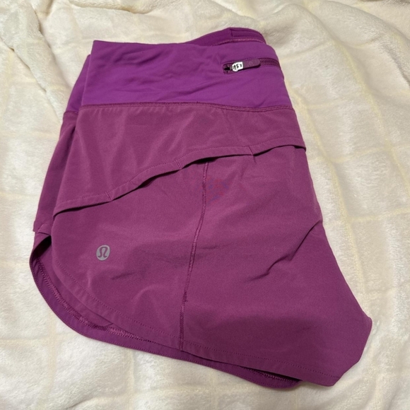 LULULEMON size 6 shorts - Picture 2 of 3
